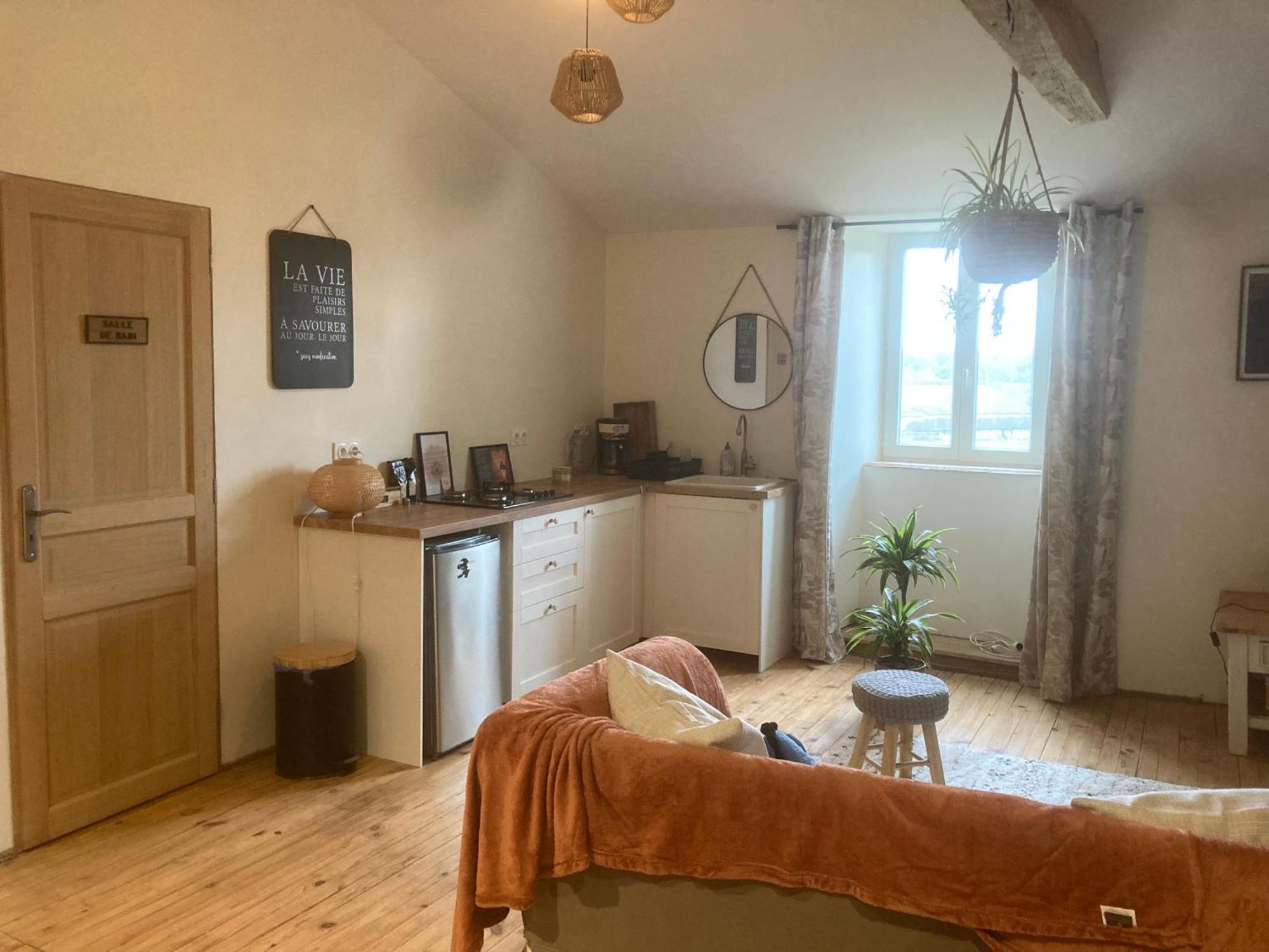 Premier Etage D Une Jolie Maison A La Campagne Montravers Exterior foto